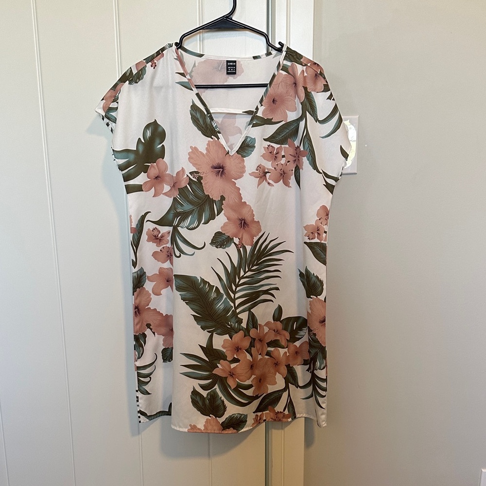 SHEIN Tropical Floral V-Neck Tunic